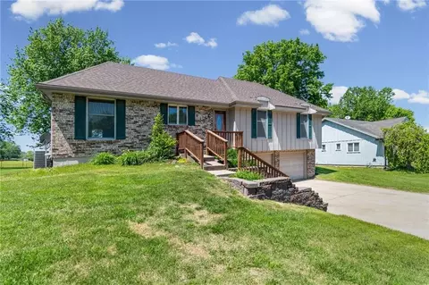 Exterior - 816 Kristen St, Cameron, MO 64429 photo 3 of 8