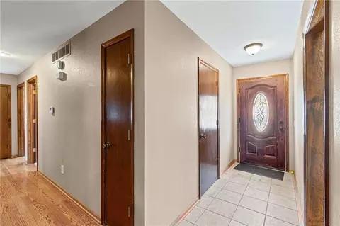 Entry Way - 816 Kristen St, Cameron, MO 64429 photo 1 of 1