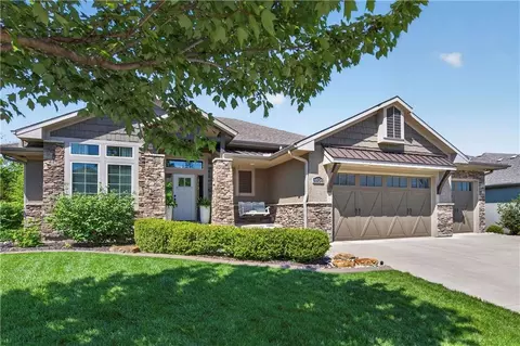 Exterior - 1406 Kenton Ln, Raymore, MO 64083 photo 4 of 12