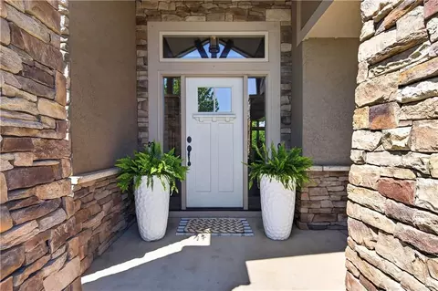 Entry Way - 1406 Kenton Ln, Raymore, MO 64083 photo 1 of 9