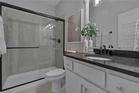 Bath - 1406 Kenton Ln, Raymore, MO 64083 photo 5 of 8