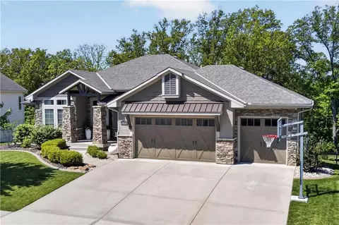 Exterior - 1406 Kenton Ln, Raymore, MO 64083 photo 3 of 12