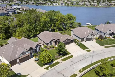 View/Area - 1406 Kenton Ln, Raymore, MO 64083 photo 3 of 7