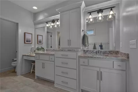 Bath - 1406 Kenton Ln, Raymore, MO 64083 photo 3 of 8