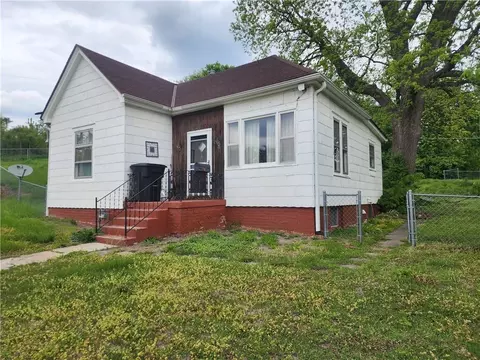 2219 Dewey St, Saint Joseph, MO 64505