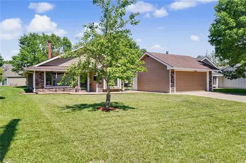 3620 W 24th St, Lawrence, KS 66047