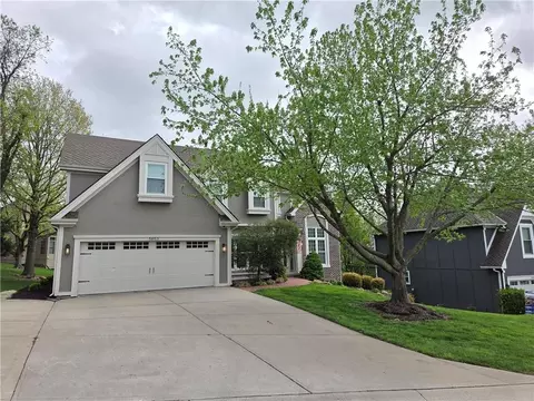 5653 Gresham Cir, Parkville, MO 64152