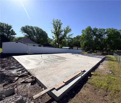 110 E South St, Arma, KS 66712 photo 6