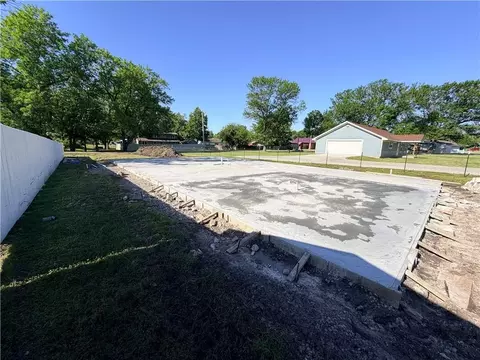 110 E South St, Arma, KS 66712 photo 3