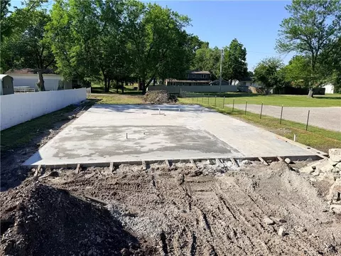 110 E South St, Arma, KS 66712 photo 4