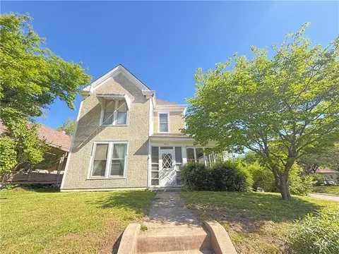 1622 South St, Lexington, MO 64067