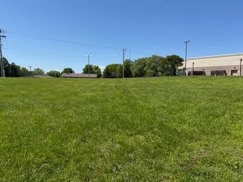 17830 E Bundschu Rd, Independence, MO 64056