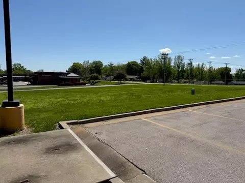 17830 E Bundschu Rd, Independence, MO 64056 photo 5