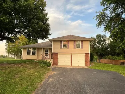 20701 S Walker Rd, Spring Hill, KS 66083