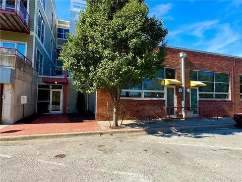 522 Locust Ln #302, Kansas City, MO 64106