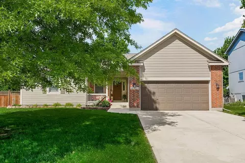 18432 Oak St, Gardner, KS 66030
