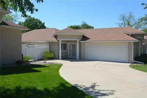 901 NW North Ridge Ct, Blue Springs, MO 64015