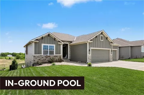 17605 Greyhawke Ridge Dr, Smithville, MO 64089