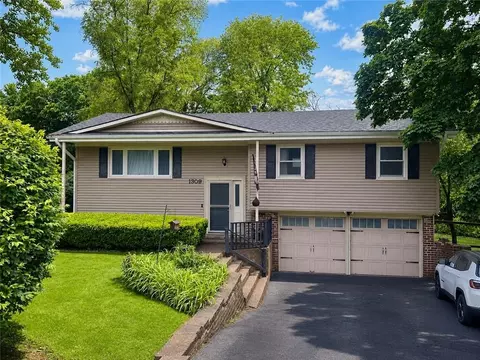 1309 N Leeview Cir, Olathe, KS 66061