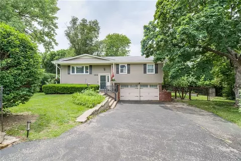 1309 N Leeview Cir, Olathe, KS 66061
