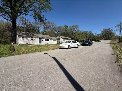 6146 Parkview Ave, Kansas City, KS 66104
