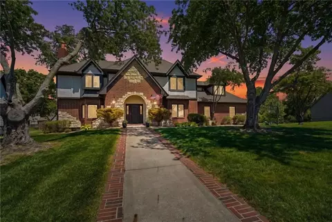 2448 NW Valley View Dr, Lees Summit, MO 64081