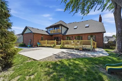 2448 NW Valley View Dr, Lees Summit, MO 64081