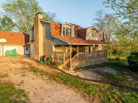 Exterior - 719 NW 871st Rd, Centerview, MO 64019 photo 1 of 7