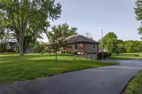 8918 Millstone Dr, Lenexa, KS 66220