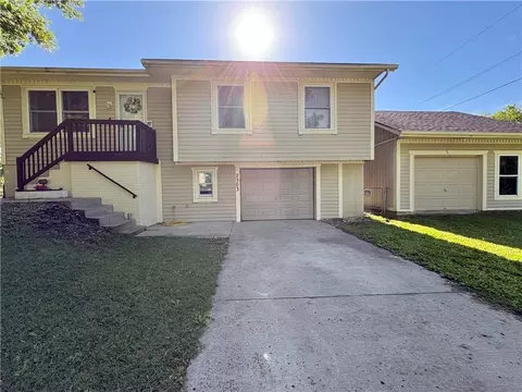 2303 Easton St, Harrisonville, MO 64701
