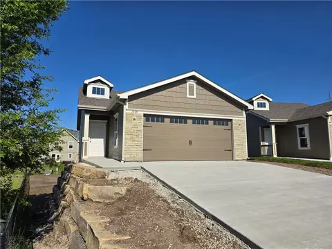 1725 Elderberry Ln, Ottawa, KS 66067