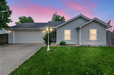 605 Bob Griffin Rd, Cameron, MO 64429