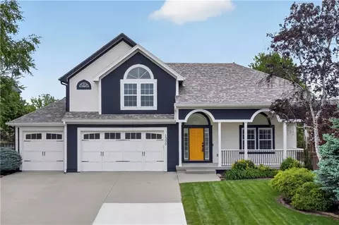 1300 Aberdeen Cir, Raymore, MO 64083