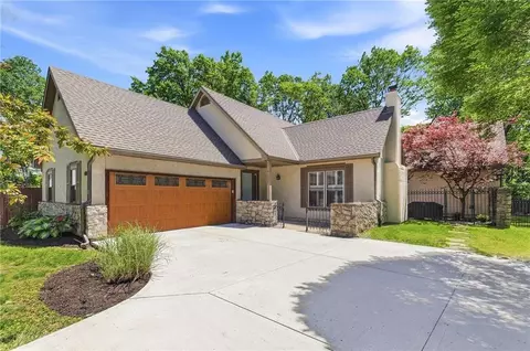 7507 El Monte Cir, Prairie Village, KS 66208