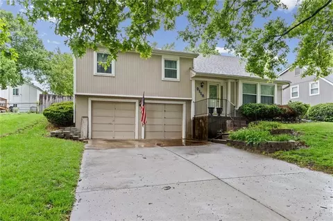 9118 Alden St, Lenexa, KS 66215