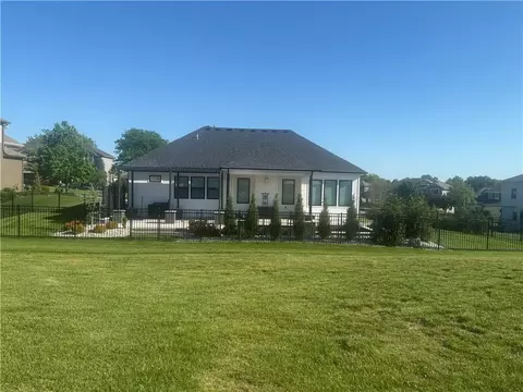 24320 W 68th St, Shawnee, KS 66226
