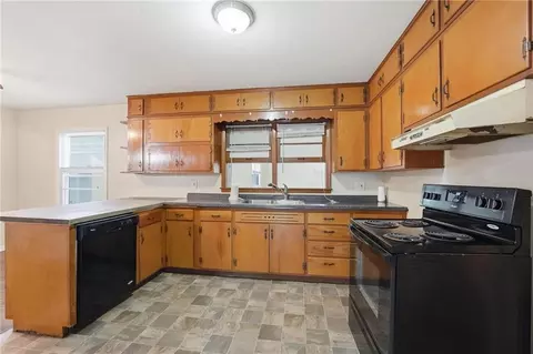 9310 Cottonwood St, Lenexa, KS 66215
