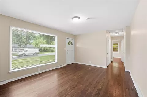 9310 Cottonwood St, Lenexa, KS 66215