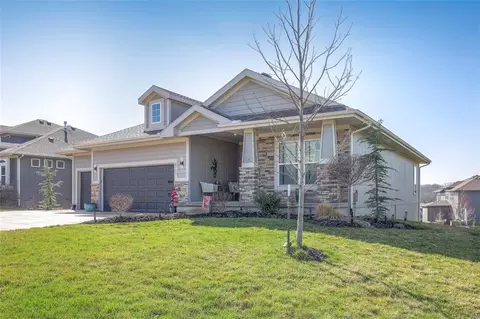 2713 W Concord Dr, Olathe, KS 66061