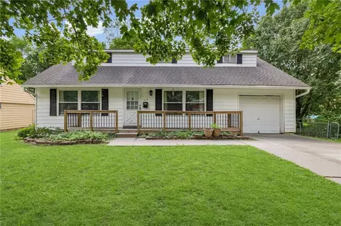 912 Ridge Dr, Belton, MO 64012