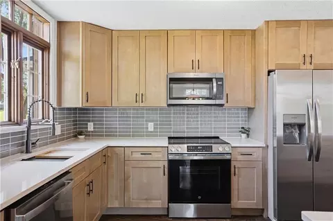 Kitchen - 12915 E 36th Ter, Independence, MO 64055 photo 3 of 6
