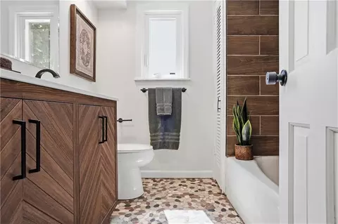 Bath - 12915 E 36th Ter, Independence, MO 64055 photo 5 of 7