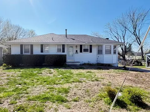 111 NW 17th St, Blue Springs, MO 64015