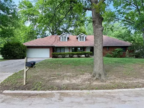 Exterior - 538 Lindley Dr, Lawrence, KS 66049 photo 2 of 7