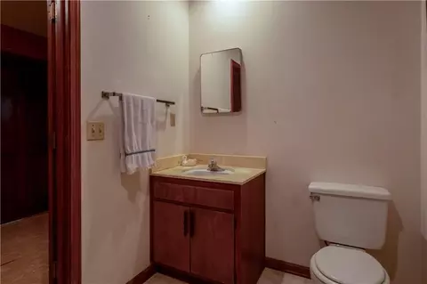 Bath - 538 Lindley Dr, Lawrence, KS 66049 photo 1 of 4