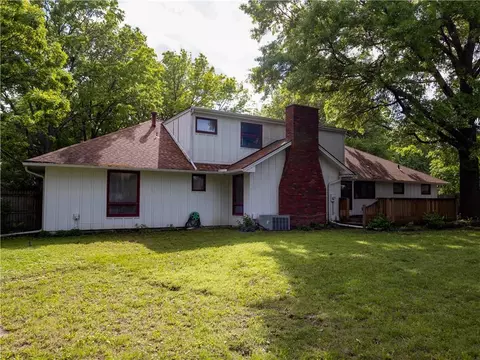 Exterior - 538 Lindley Dr, Lawrence, KS 66049 photo 5 of 7