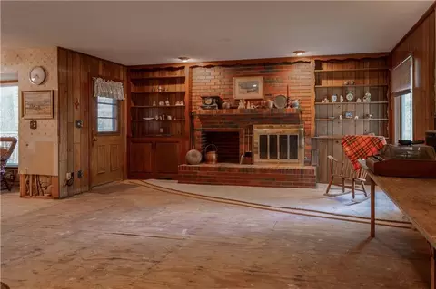 Living - 538 Lindley Dr, Lawrence, KS 66049 photo 5 of 5