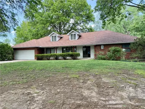 538 Lindley Dr, Lawrence, KS 66049