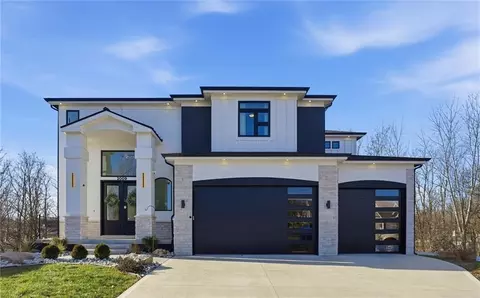 2009 Ridge Tree Dr, Pleasant Hill, MO 64080