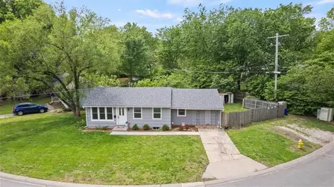 301 S Sunset Dr, Olathe, KS 66061